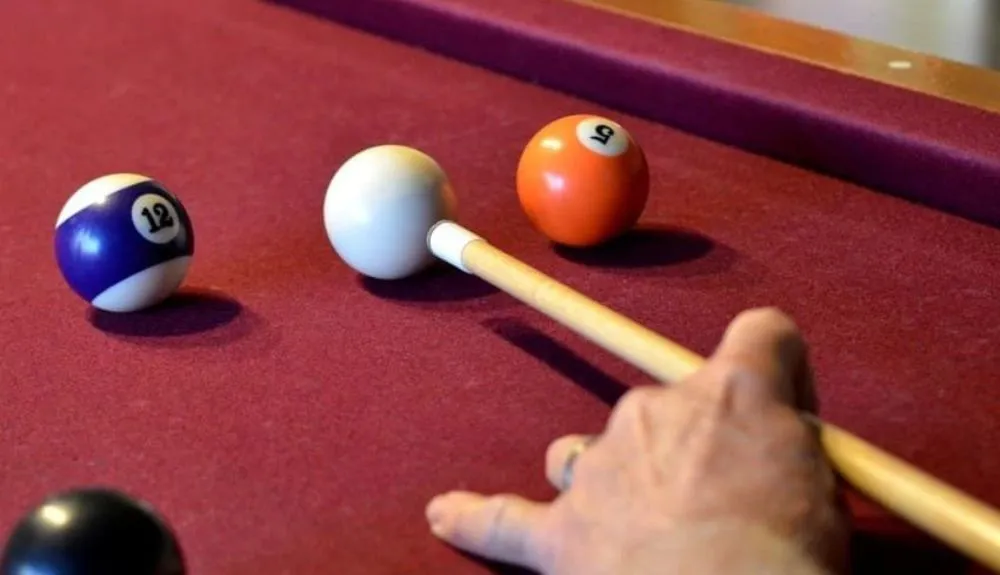 How To Hold A Pool Stick