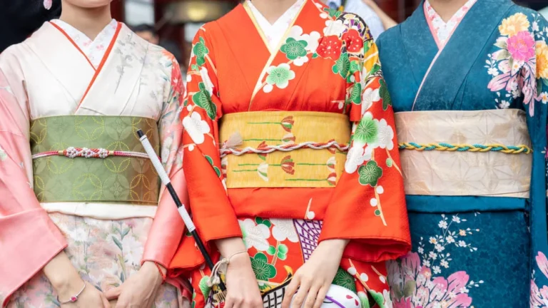How to Wear A Kimono